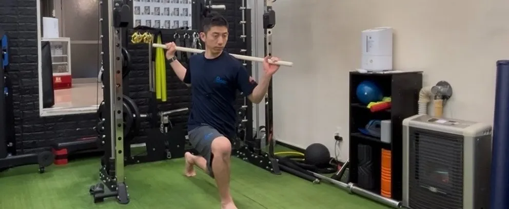 一歩目が速くなる！フットワークを加速させる腕振りトレーニングのコツ