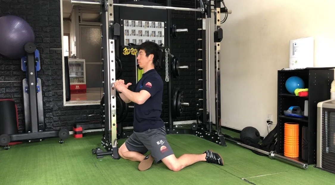 【ゴルフ・テニス・野球】スイングの体の開きを防ぐ！股関節トレーニング法