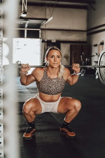 スクワットを深くする方法｜可動域を拡げる3分ウォーミングアップ4選